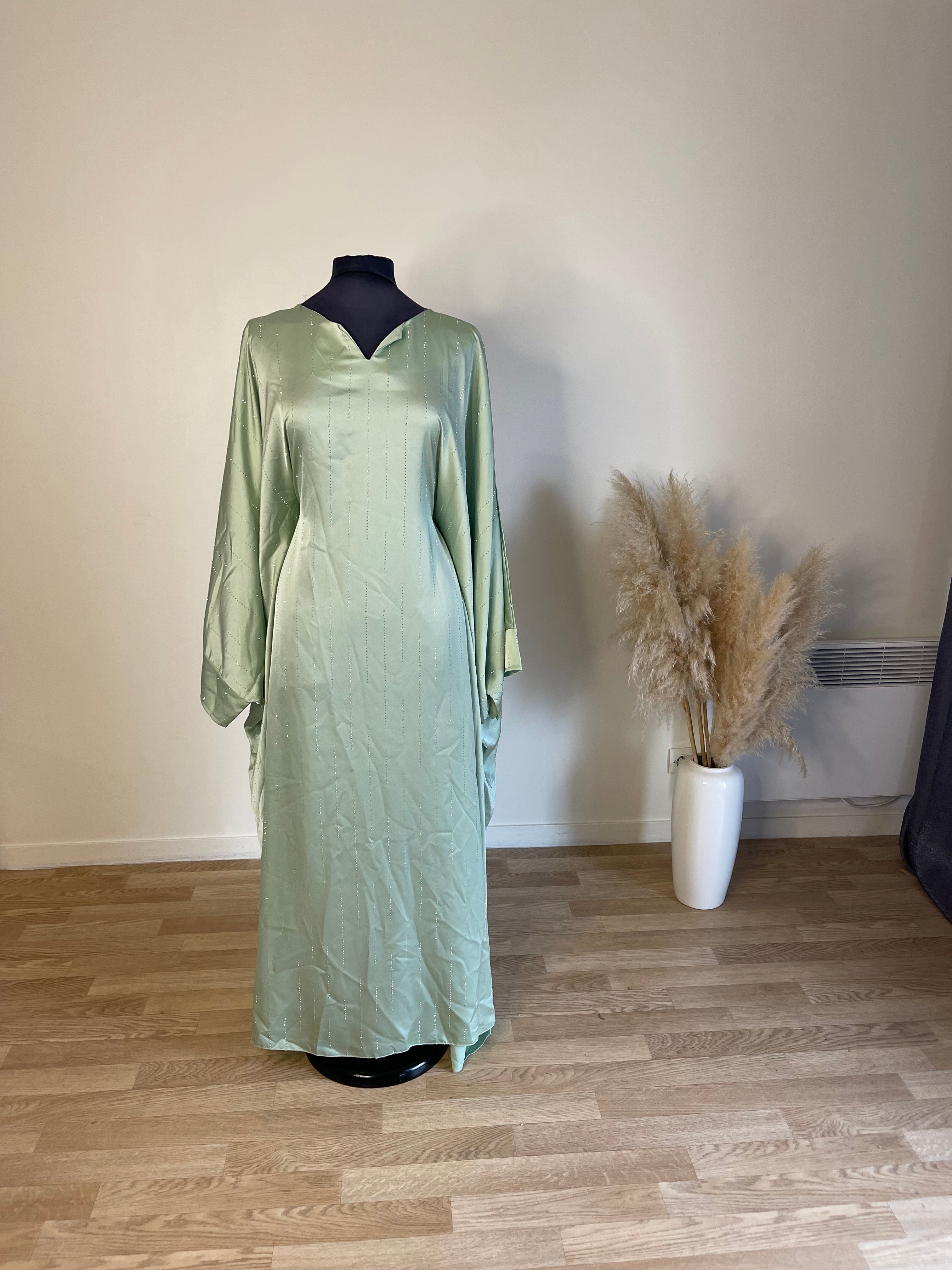 Abaya à satin ornée de strass taille unique