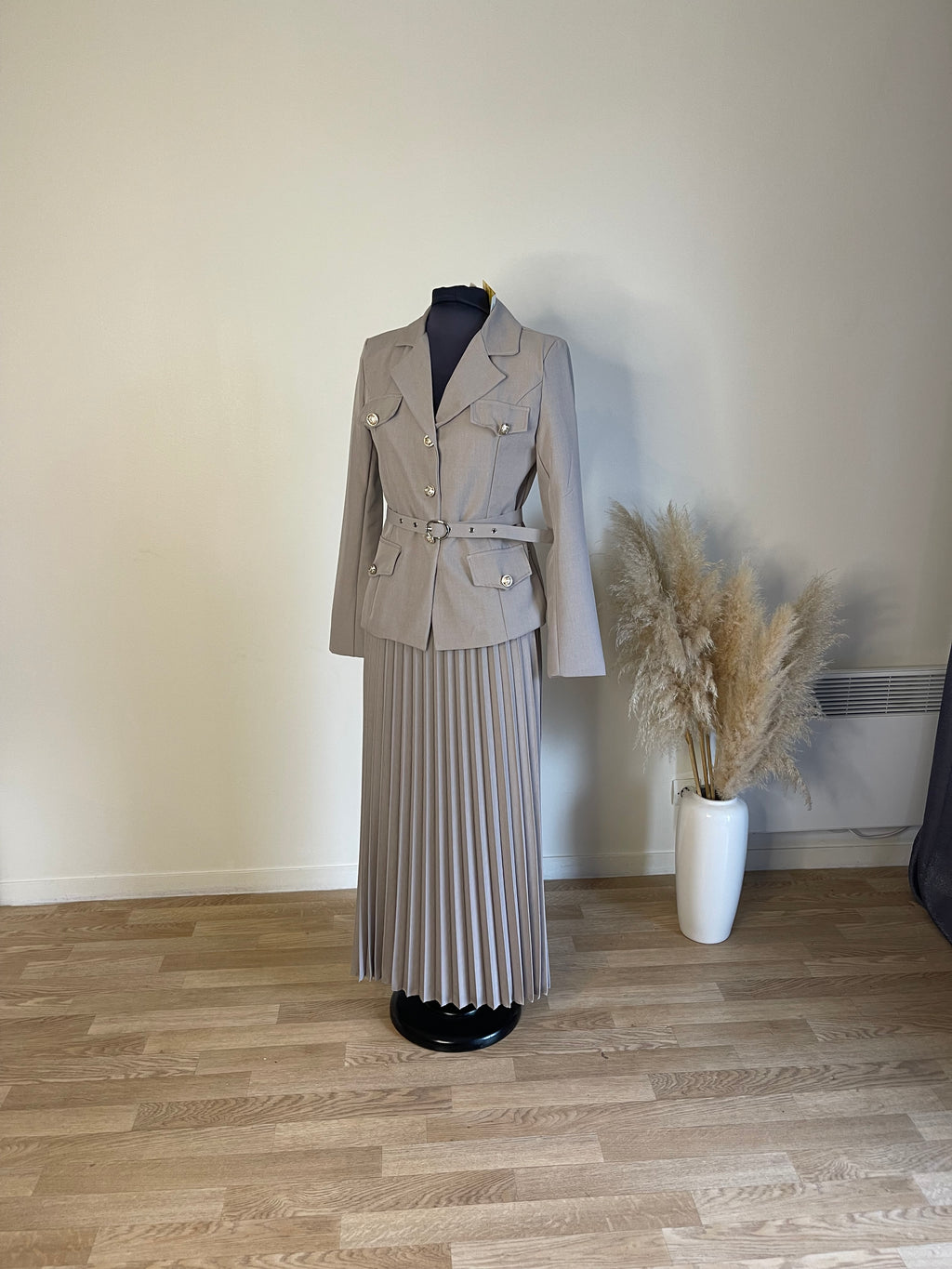 Ensemble blazer jupe plissée et jupe plissée